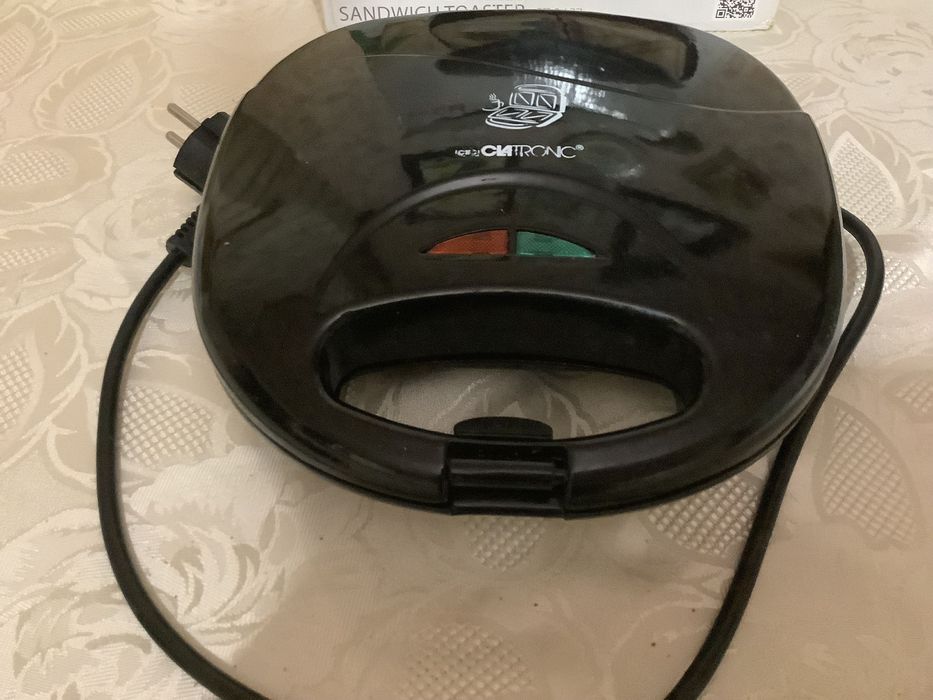 Бутербродниця електрична Clatronic st3477