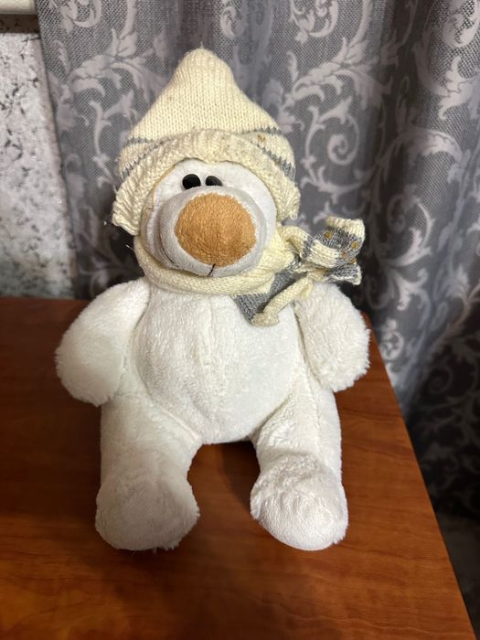 Білий ведмідь мʼякий