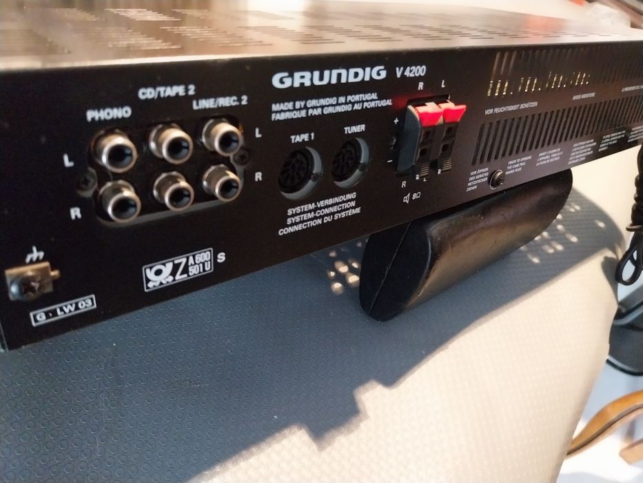 Amplificador som grundig impecavel
