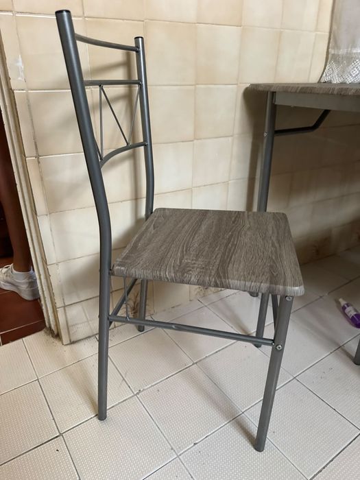 Mesa de Jantar com Cadeiras
