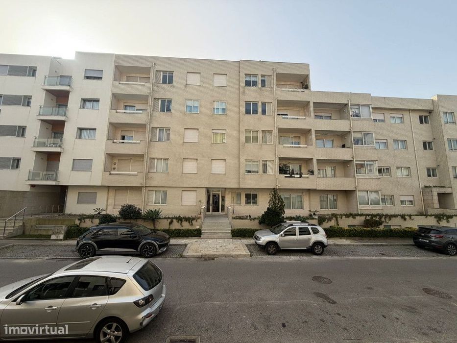 Apartamento T2 com lugar de garagem em zona de Matosinhos — São Mamede De Infesta E Senhora Da Hora, Porto