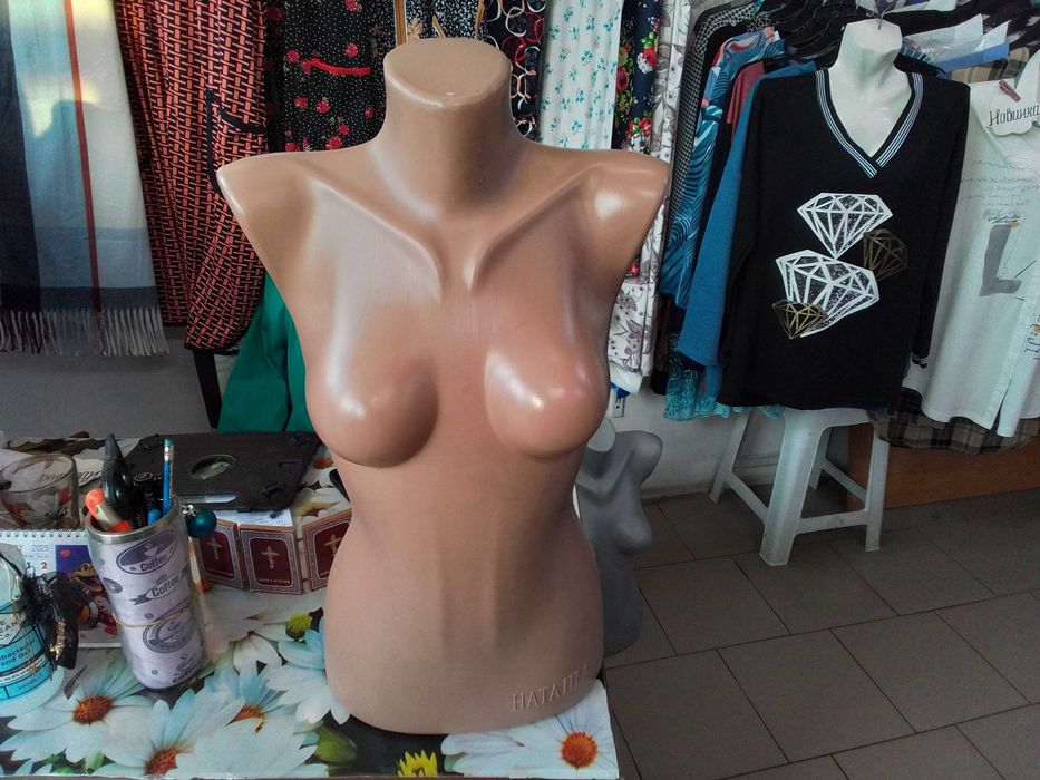 Манекени торси стійки обладнання