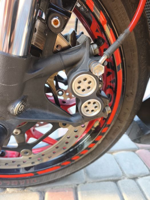 Honda CBR 1000RR (Suzuki gsx r, Yamaha yzf R1)