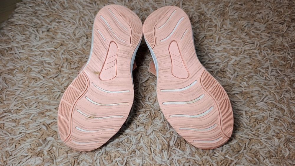 Кросівки Adidas для дівчинки 34 р.