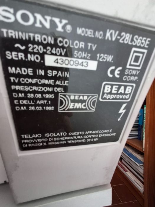 Televisão 26 polegadas  Sony KV-28LS65E com móvel