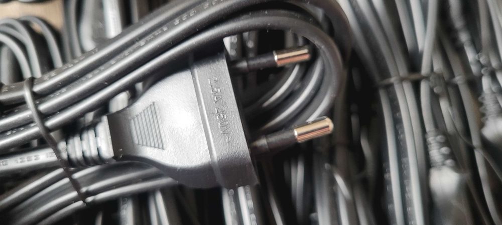 Кабель Мережевий (2 pin бінокль) двопіновий 220V 220 В Шнур для Портативної та Побутової Техніки 1.5 метра. IEC320-C7, євровилка. Є кількість!