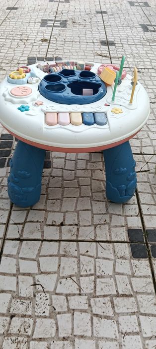 Mesa de actividades bebés