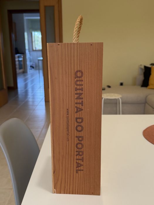 Caixa decorativa com rolhas