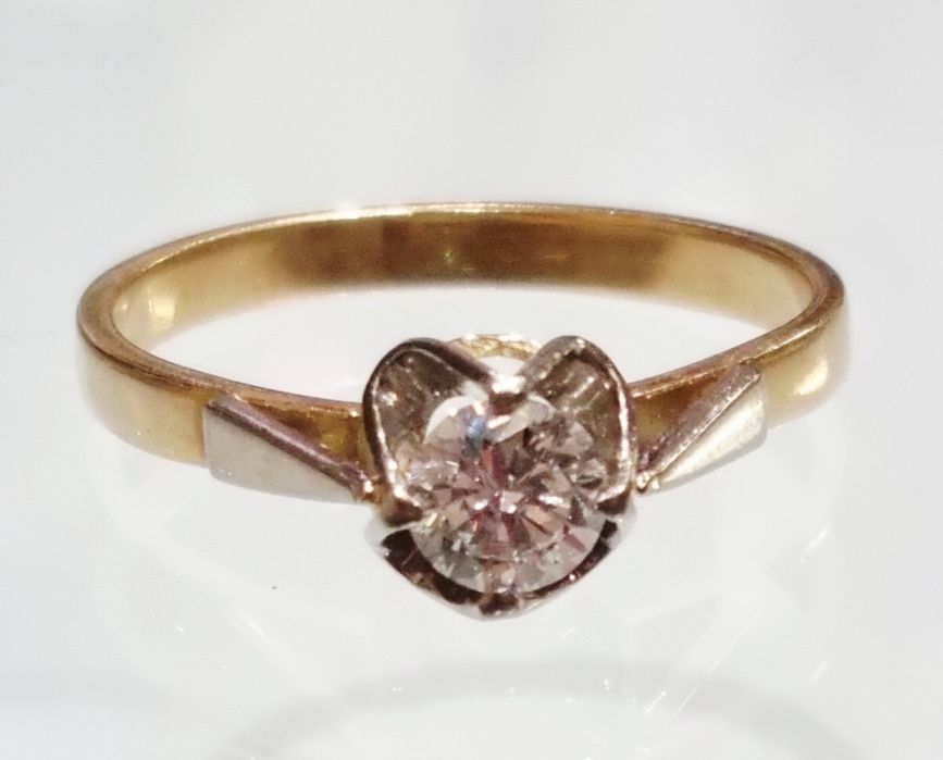 Золота каблучка з діамантом. ct ~0,45