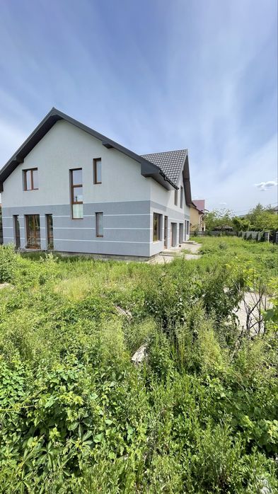 Продається будинок на дві сіміі