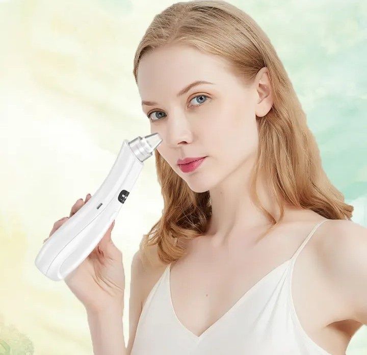 Вакуумный очиститель лица от угрей и точек. встроенный аккумулятор