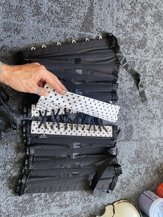 Corset feito a mão branco e preto