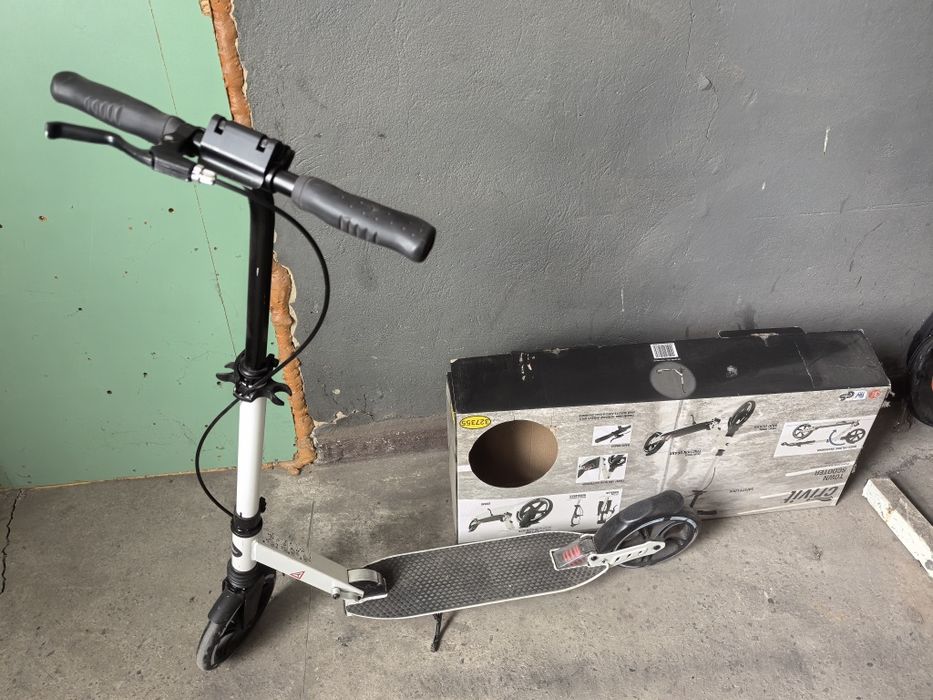 Hulajnoga prawie nowa