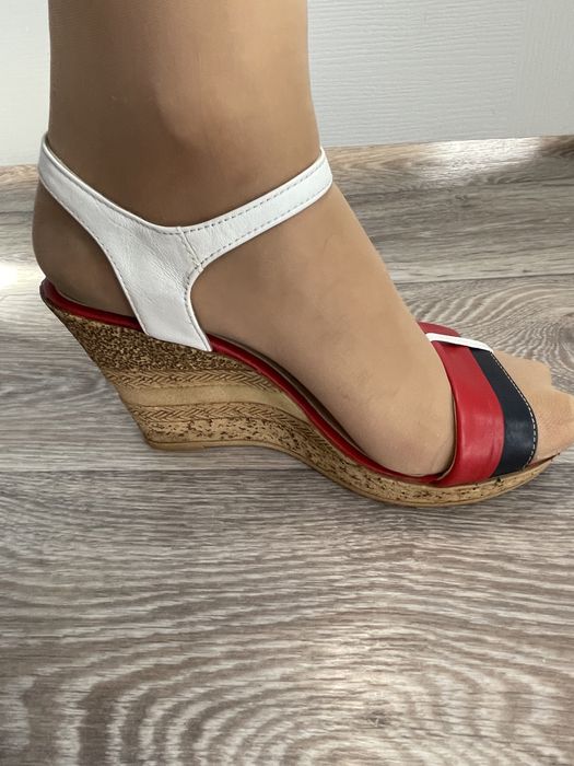 Босоножки кожаные женские