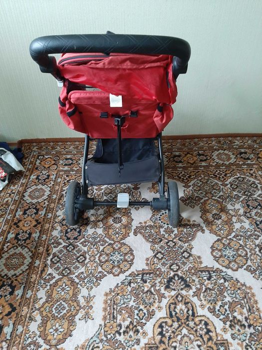 прогулочная дитяча коляска