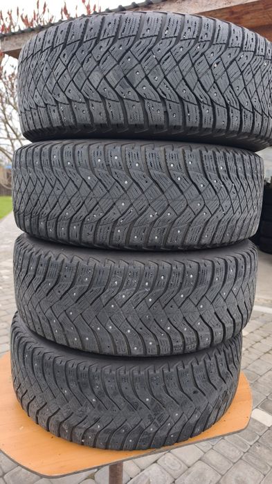 215.55.R17. Goodyear Ultra Grip Arctic 2.