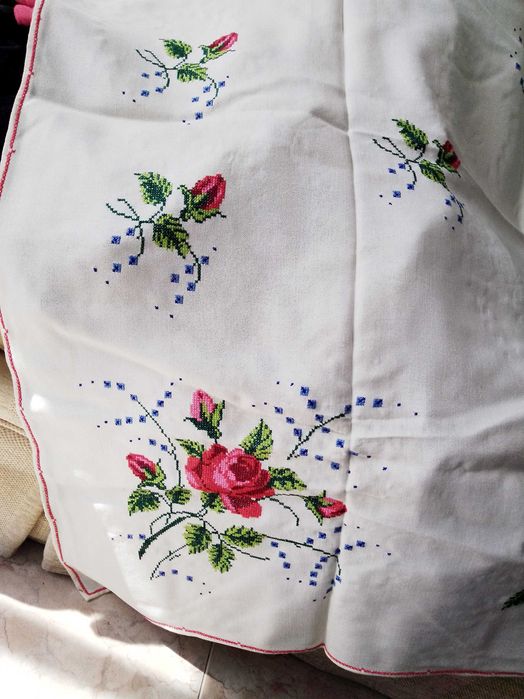 toalha  colcha  bordada á mao grande