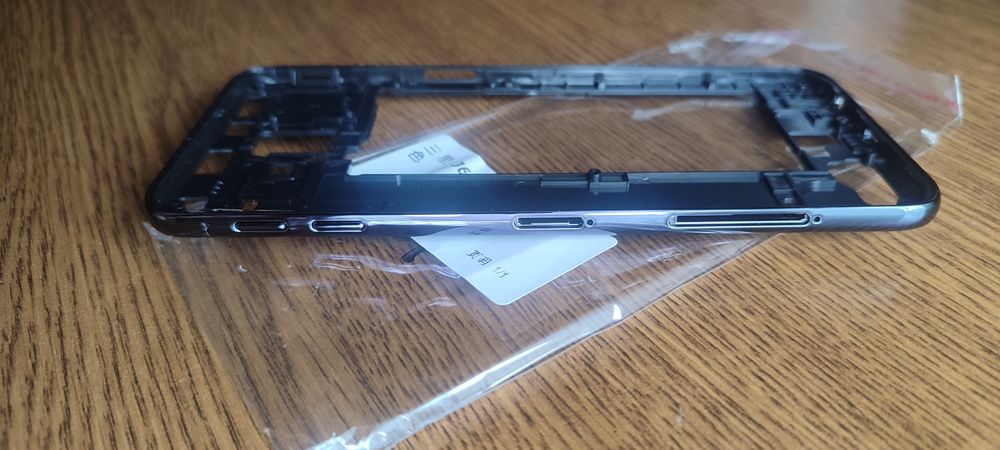 Środkowa ramka Samsung j6 plus