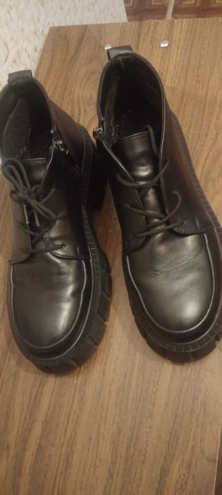 Туфлі шкіряні жіночі, вживані