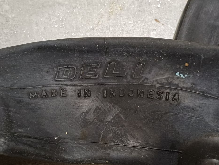Dwie nieuzywane dentki do wózka lub małego rowerka