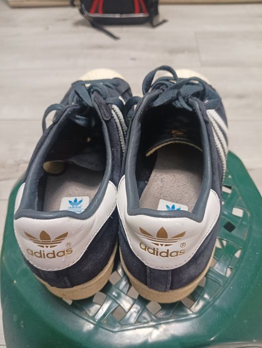 чоловічі кросівки бренду Adidas