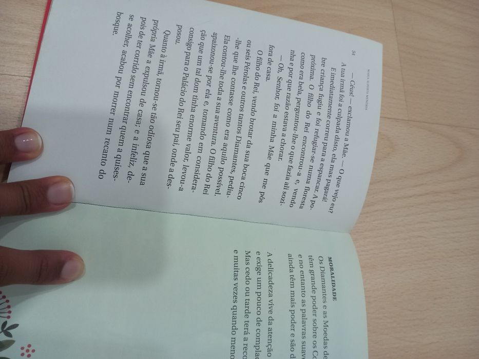 Livro "Contos de Perrault"