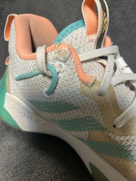 Баскетбольні кросівки адідас