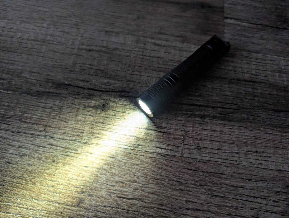 Фонарь Fenix E12 (Cree XP-E2, 130 люмен, 3 режима, 1xAA)