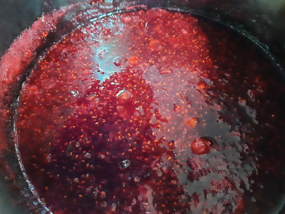 Вареня з малини, варення с пелюсток чайної рози