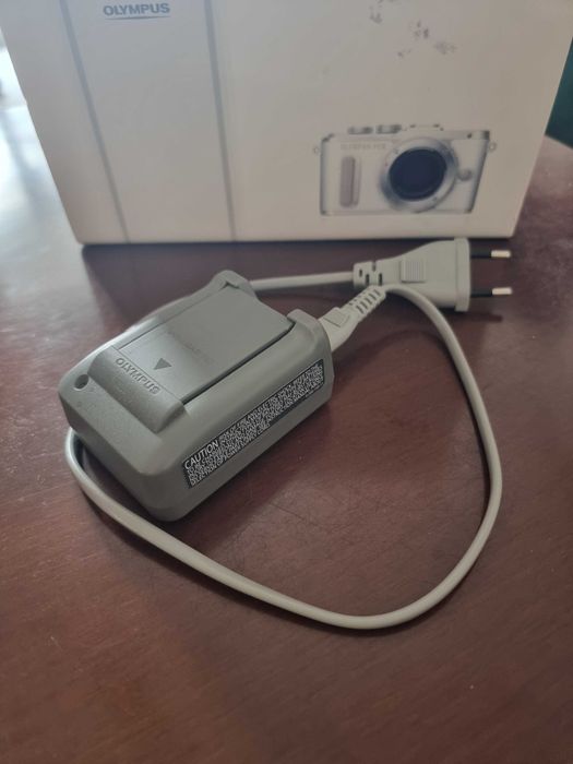 Olympus PEN E-PL8 + 4 obiektywy + lampa + 2 akumulatory | Kompletny zestaw