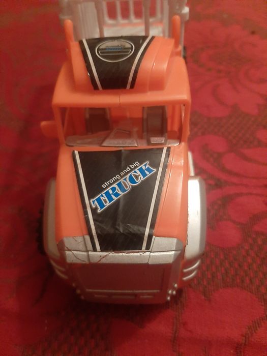 Дві дитячі машинки