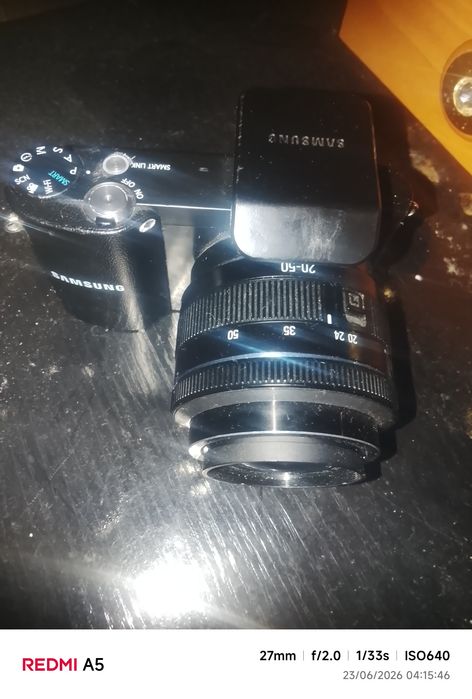 Máquina fotográfica Samsung com carregador e cartão de memória  a trabalhar sem problemas poso incluir um tripé e bolsa