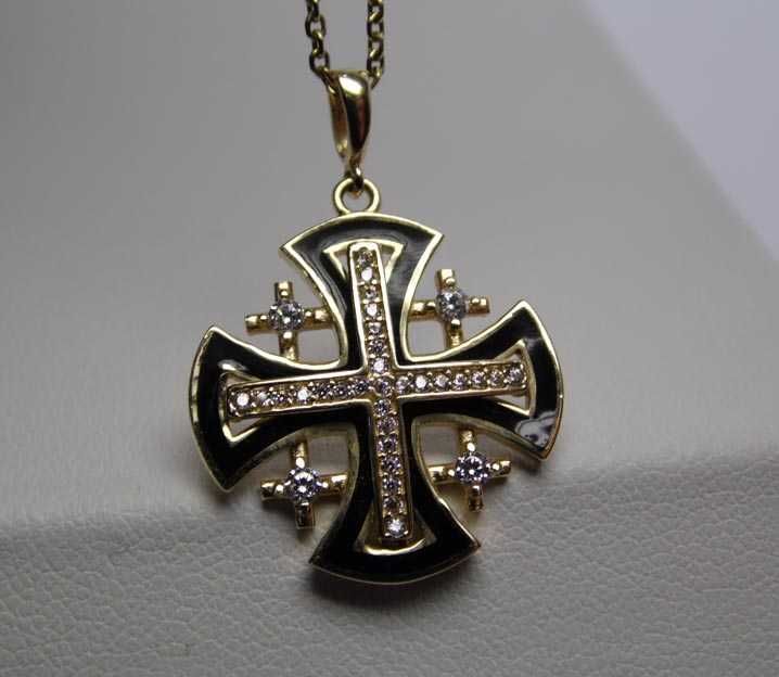 Złota zawieszka krzyż jerozolimski czarna emalia i cyrkonie.