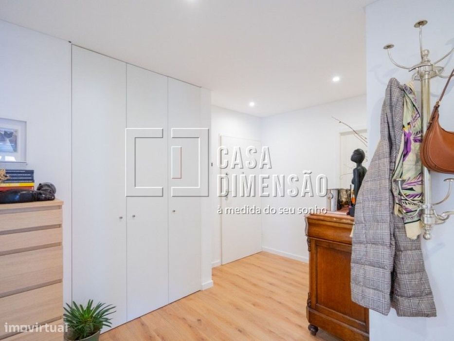 Apartamento de tipologia T2 na Serra de Carnaxide, com Garagem BOX,...