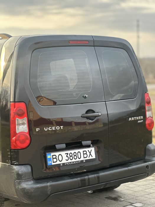 Пежо партнер 2  2009 року