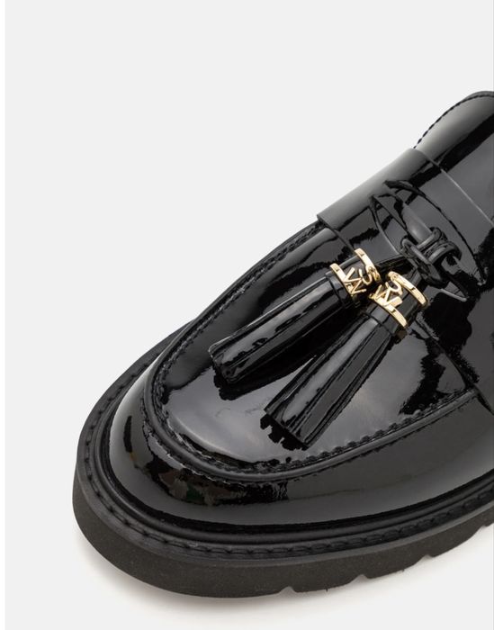 Лофери Stuart Weitzman parker lift tassel 39.5