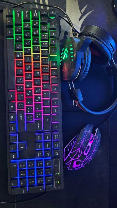 Набір для геймерів! Клавіатура, мишка, навушники. В подарунок килимок!
