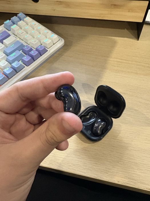 Samsung Galaxy Buds Live bezprzewodowe sluchawki Bluetooth stan dobry
