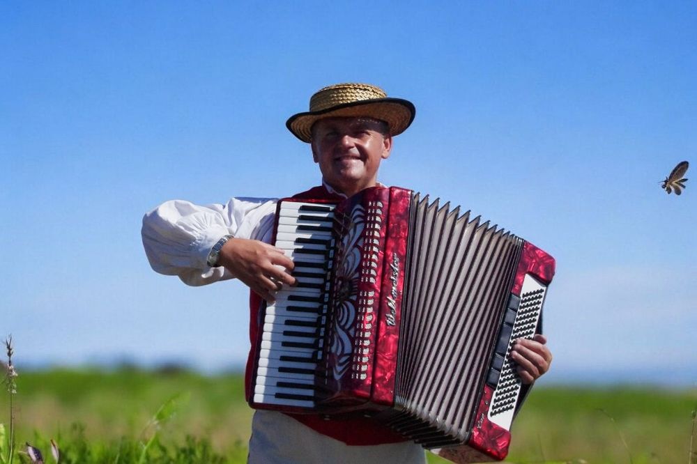 Akordeonista 100% zabawy.