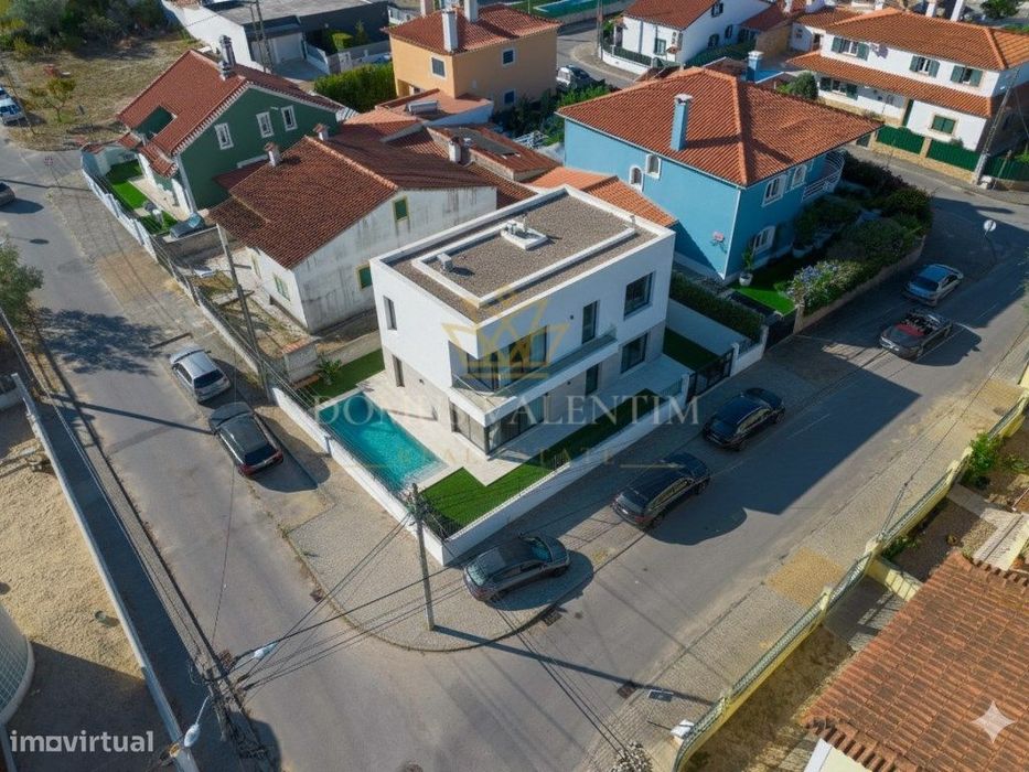 Terreno 300m² em Azeitão - Construa a sua moradia de sonho a 15 Min...