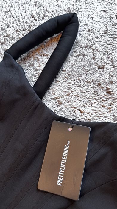 Сукня prettylittlething