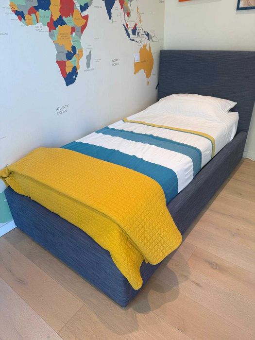 Cama individual tipo sommier em azul