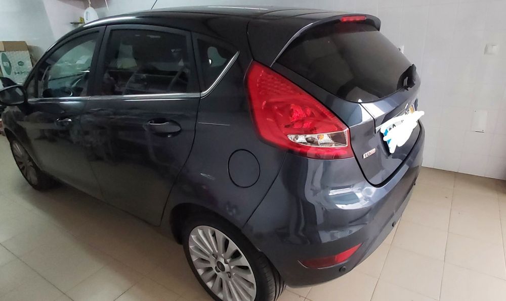 Ford Fiesta Titanium 1.4 Tdi 2010 foto 2