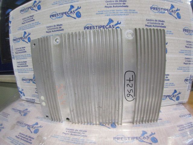 Amplificador de colunas VOLVO V50 (MW)