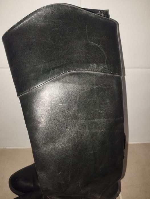 Botas de cano alto em pele 36