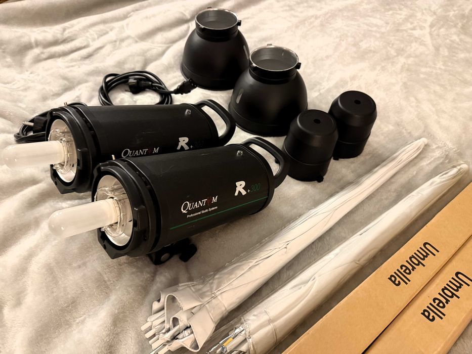 Lampa fotograficzna Quantuum R300+ 2 sztuki plus parasolki