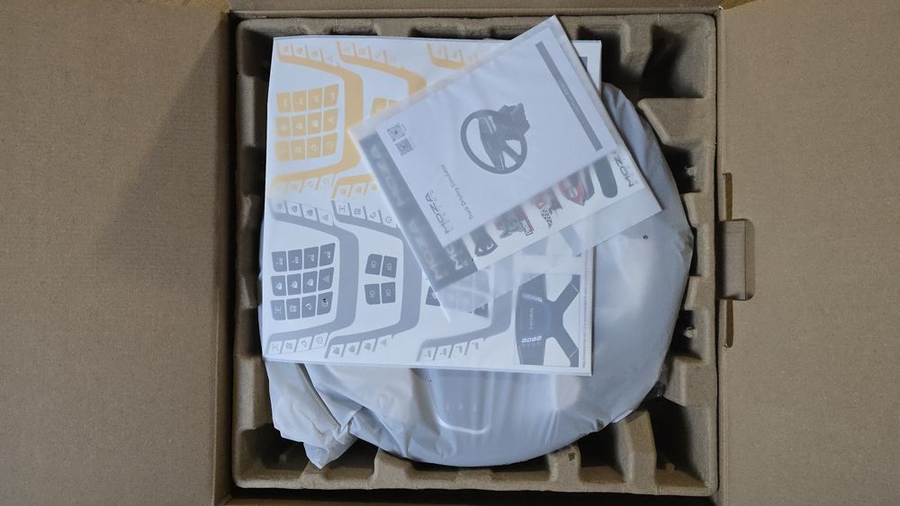 Novo, em caixa, Moza Trucking Bundle - Volante e Pedais para simulação de camião