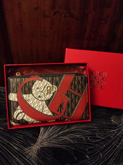 Женский кошелек Carolina Herrera на молнии с монограммой CH