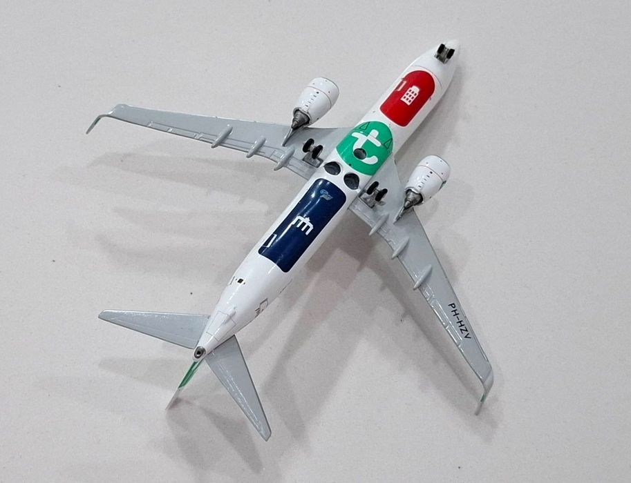 GeminiJets GJTRA1977 Boeing 737-800W Transavia Airlines PH-HZV Scale 1/400