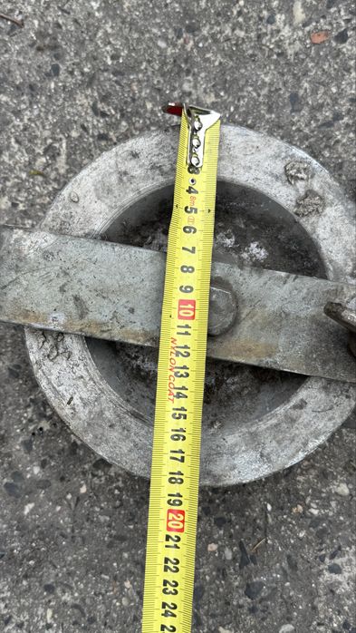 Bloczek z hakiem koło 18 cm.